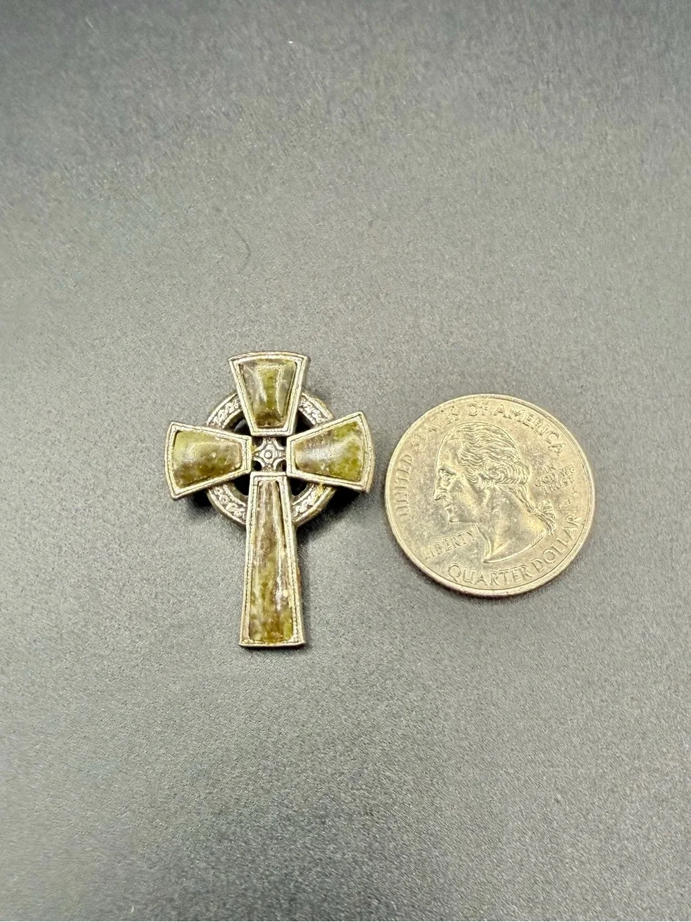 Vintage Silver Tone Green Connemara Marble Ireland Celtic Cross Pendant Jewelry
